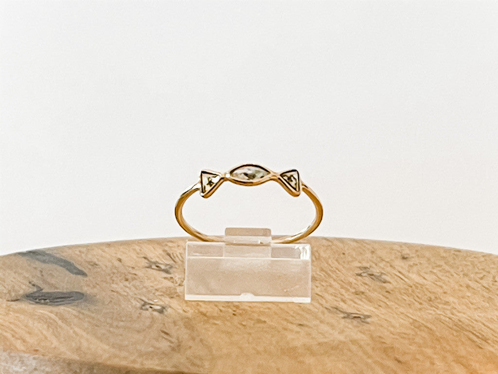 14K GOLD DIAMOND AND YELLOW SAPPHIRE RING