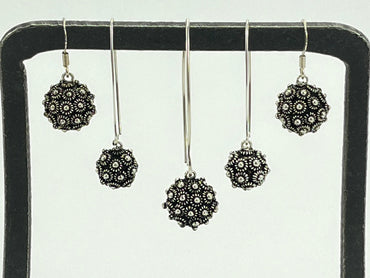 NOIR • CLASSIC DOK PHIKOUN DROP EARRINGS IN SMALL