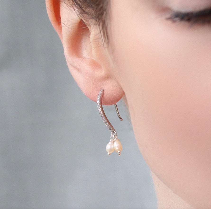 PEARL TRIO DROP EARRINGS