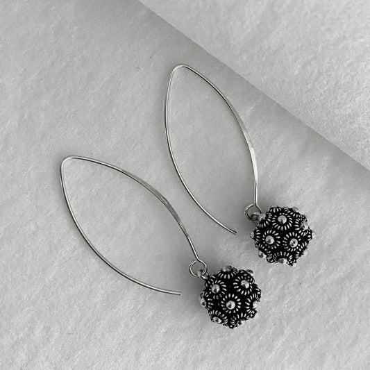 NOIR • CLASSIC DOK PHIKOUN DROP EARRINGS IN SMALL