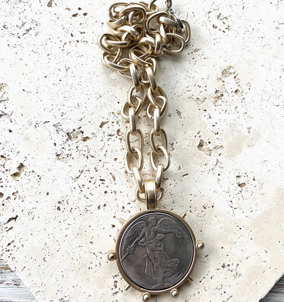 MEDALLION FRENCH ANGLE COIN NECKLACE