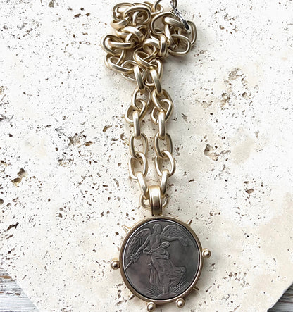 MEDALLION FRENCH ANGLE COIN NECKLACE