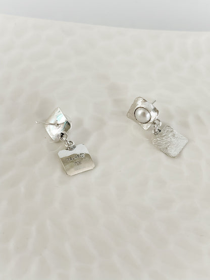 STERLING SILVER EARRINGS WITH PEARL