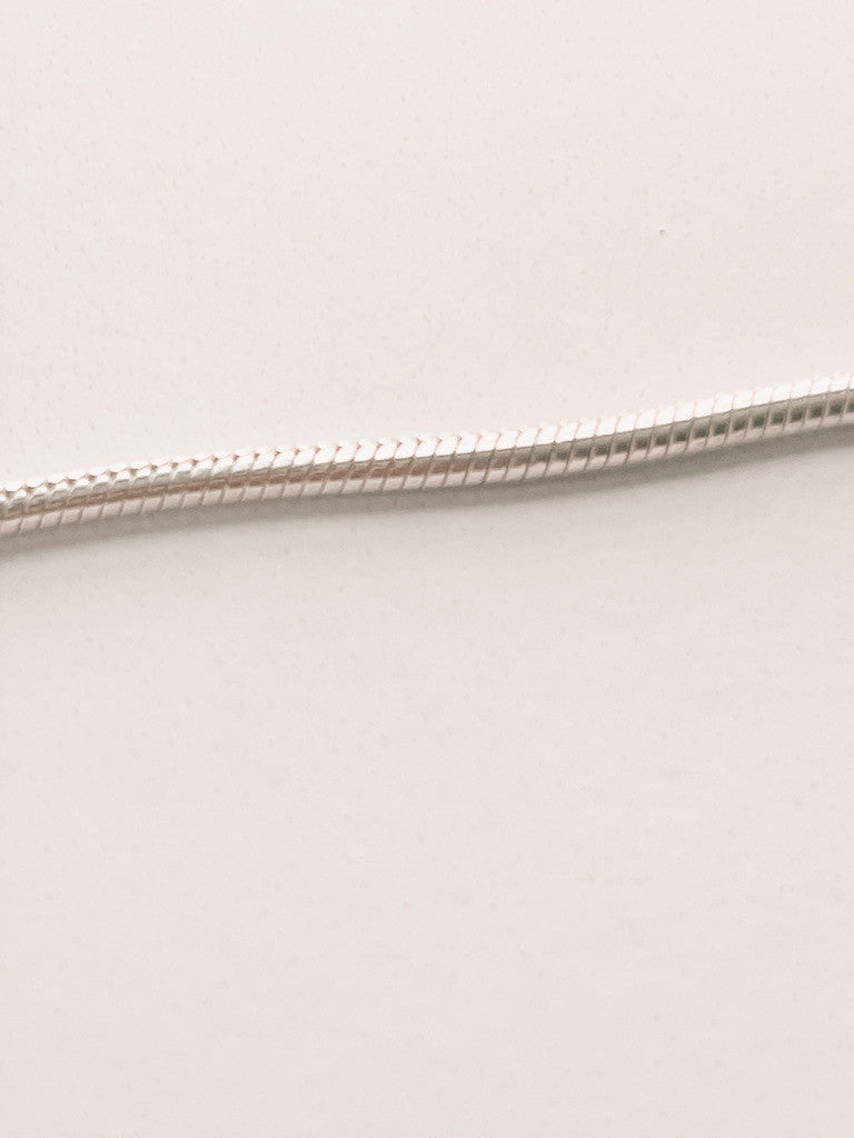 STERLING SILVER OVAL SWIRL PENDANT AND CHAIN