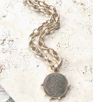 MEDALLION FRENCH ANGLE COIN NECKLACE