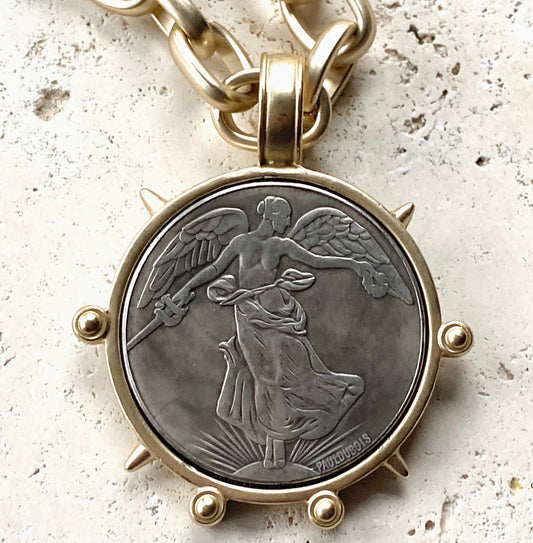 MEDALLION FRENCH ANGLE COIN NECKLACE