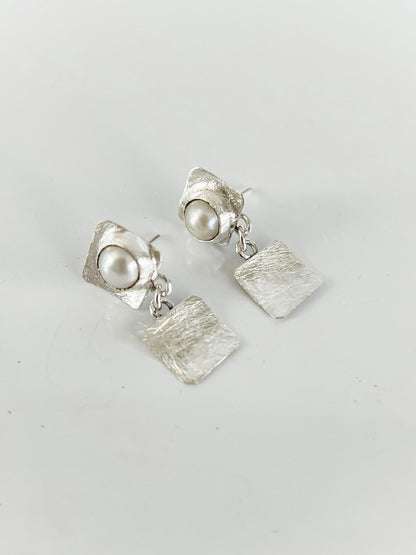 STERLING SILVER EARRINGS WITH PEARL